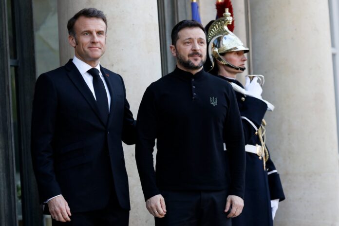 macron-recebe-zelensky-em-paris-e-anuncia-2-bi-de-euros-para-ucrania