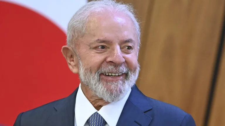 em-vez-de-chorar,-caia-na-realidade,-diz-lula-sobre-bolsonaro-virar-reu-no-stf