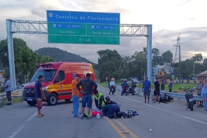 moto-se-despedaca,-mata-caroneiro-e-deixa-piloto-em-estado-grave