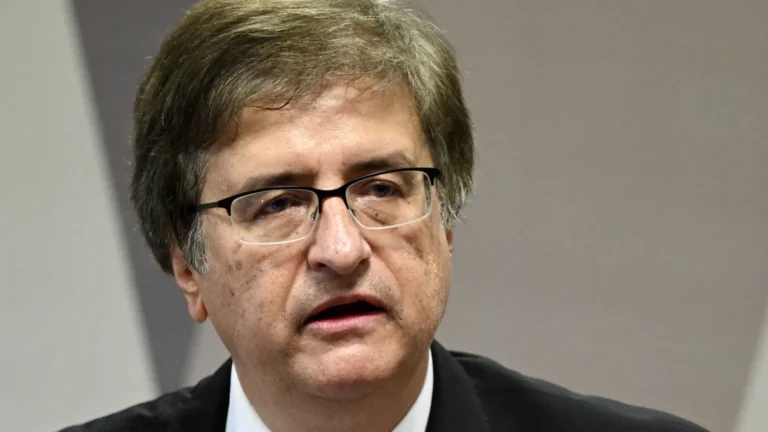 gonet-pede-para-arquivar-investigacao-contra-bolsonaro-por-fraude-em-cartao-de-vacina