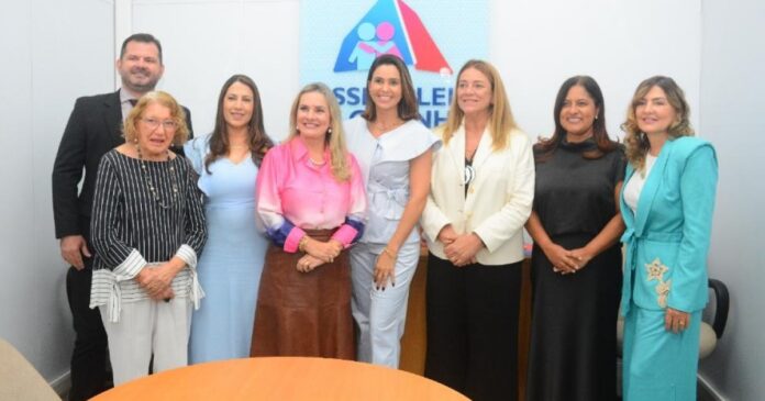 esposa-de-angelo-coronel-filho,-tanisia-cunha-assume-presidencia-da-assembleia-do-carinho