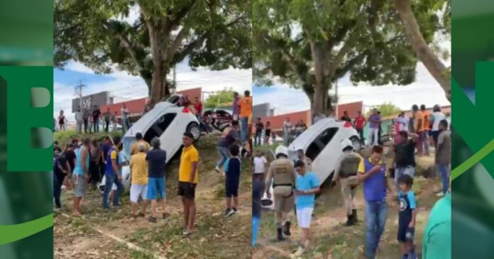 video:-homem-e-assassinado-a-tiros-dentro-de-carro-na-br-367-em-plena-luz-do-dia-em-eunapolis