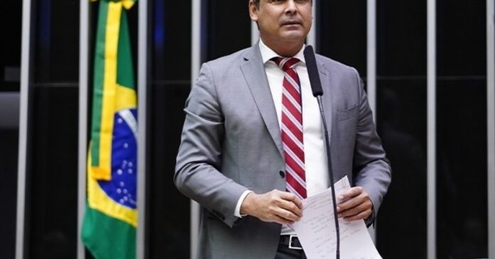 apos-deputado-chamar-stf-de-“organizacao-mafiosa”,-lider-do-pt-aciona-van-hattem-a-pgr