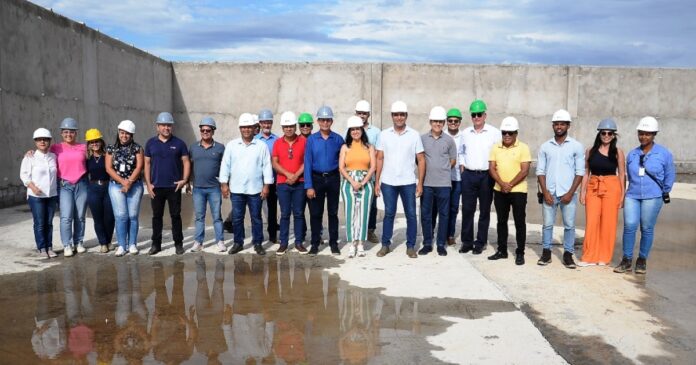 prefeito-otoniel-teixeira-realiza-visita-tecnica-as-obras-do-hospital-municipal-de-barreiras