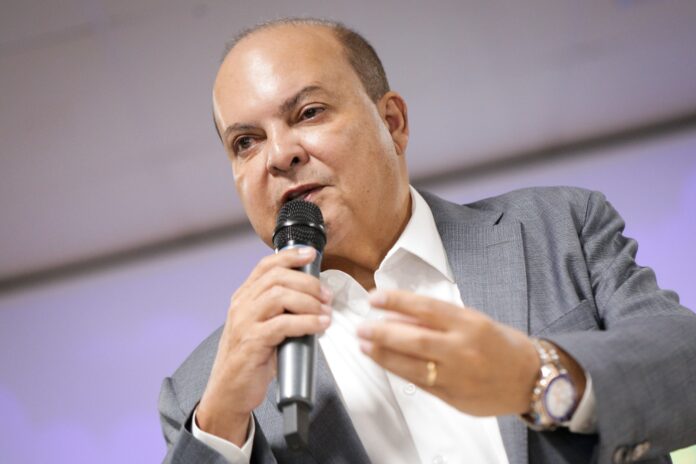 ibaneis:-compra-do-banco-master-pelo-brb-vai-permitir-mais-obras-no-df