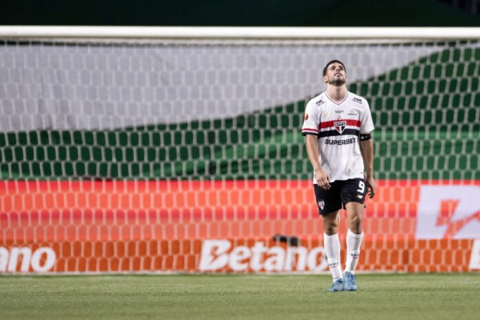calleri-isola-penalti-na-estreia-do-sao-paulo-no-brasileirao;-assista