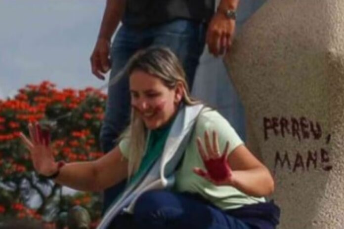 pl-estuda-lancar-“debora-do-batom”-a-deputada-nas-eleicoes-de-2026