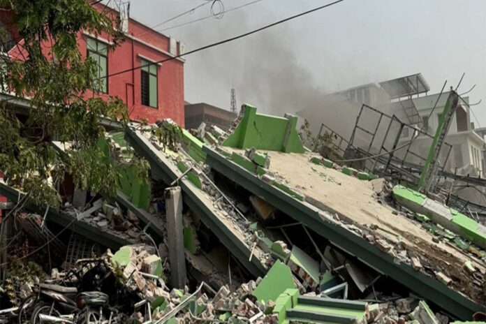 mianmar:-moradores-estao-presos-sob-predios-que-cairam-apos-terremoto
