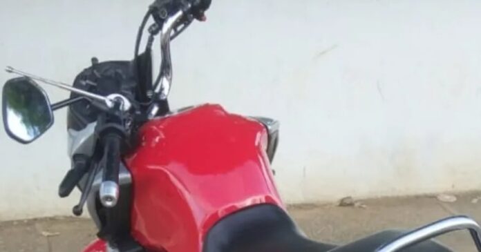 policia-militar-recupera-motocicleta-furtada-e-apreende-suspeito-em-pocoes