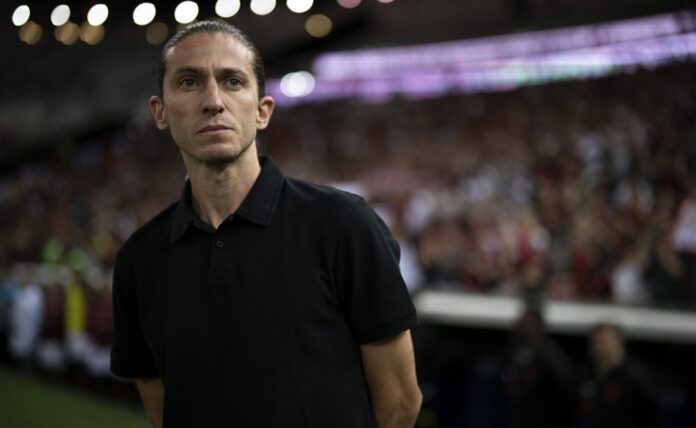 filipe-luis-lamenta-queda-de-dorival-e-despista-sobre-selecao:-‘tenho-contrato-com-o-flamengo’
