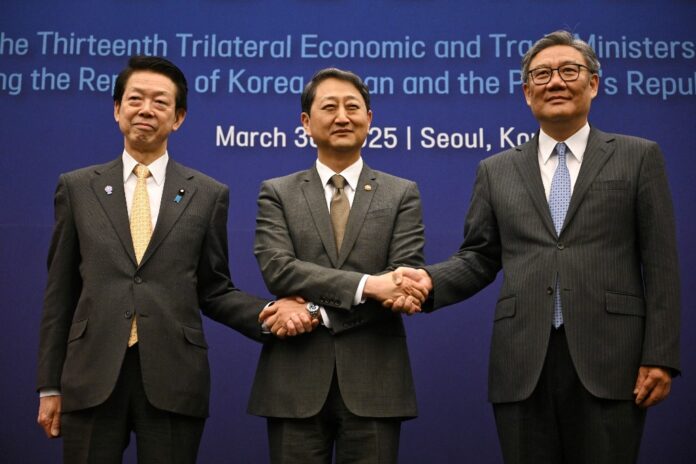 coreia-do-sul,-china-e-japao-discutem-maior-cooperacao-no-comercio-em-meio-a-guerra-tarifaria