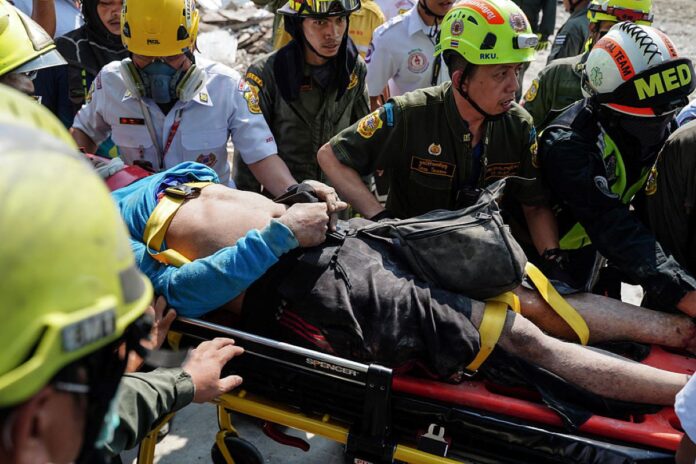 veja-imagens-dos-resgates-apos-terremoto-atingir-mianmar-e-tailandia