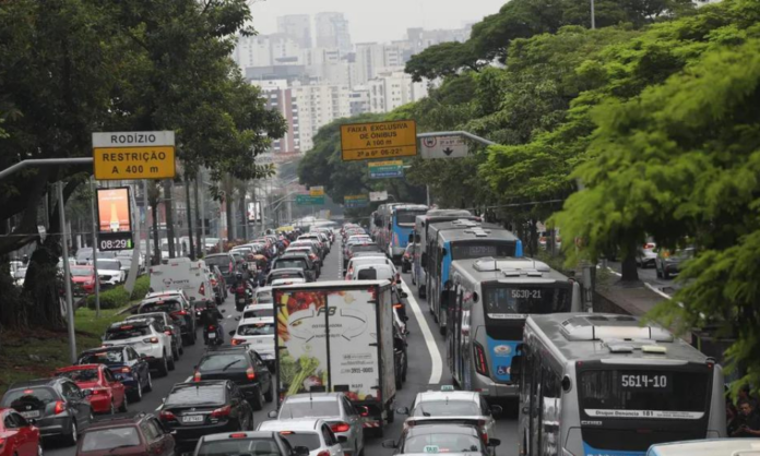 petrobras-anuncia-reducao-de-4,6%-no-preco-do-diesel-nas-refinarias