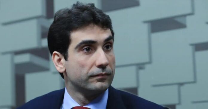 apos-aquisicao-do-banco-master,-galipolo-altera-agenda-e-tem-reuniao-com-o-presidente-do-brb