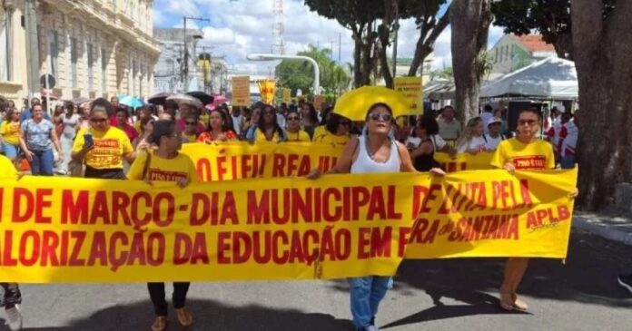 professores-de-feira-de-santana-fazem-manifestacao-para-cobrar-respostas-de-prefeitura