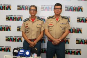 Comandante geral do Corpo de Bombeiros Militar coronel BM Aloisio Mascarenhas Fernandes esq e subcomandante coronel BM Jose Antonio de Arauj