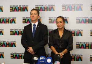 Delegado geral da Policia Civil Andre Augusto de Mendonca Viana esq e delegada geral adjunta Marcia Pereira dos Santos dir. Foto Joa Souz