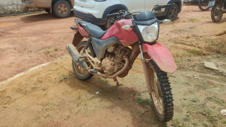 Polícia recupera motocicleta furtada em Guaratinga