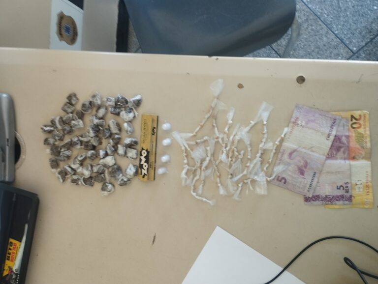 Polícia militar apreende drogas em Santa Cruz Cabrália