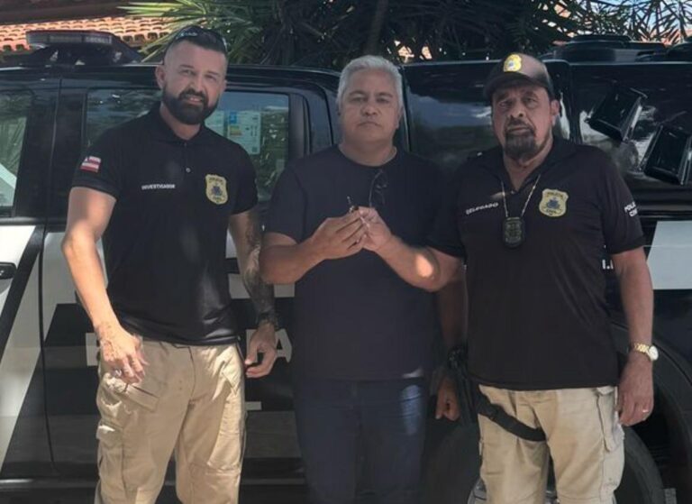 Zico de Baiato entrega nova viatura para a Polícia Civil de Alcobaça