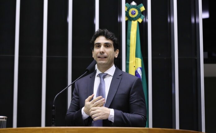 galipolo-diz-que-economia-brasileira-tem-serie-de-subsidios-‘cruzados,-perversos-e-regressivos’