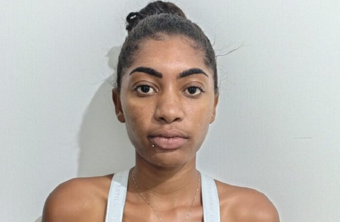 filha-de-“careca”-e-autuada-em-flagrante-por-receber-dinheiro-proveniente-do-trafico