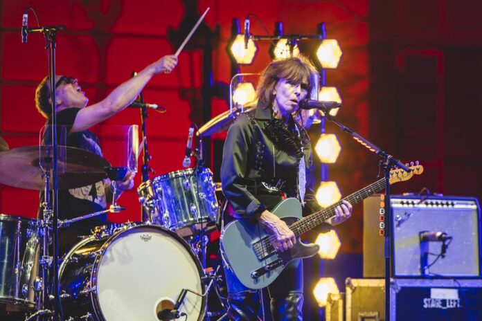 emocao-e-nostalgia:-fas-de-pretenders-esperam-por-show-em-brasilia