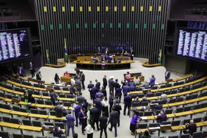 coisa-rara-de-ver:-esquerda-e-direita-unidas-em-defesa-do-brasil