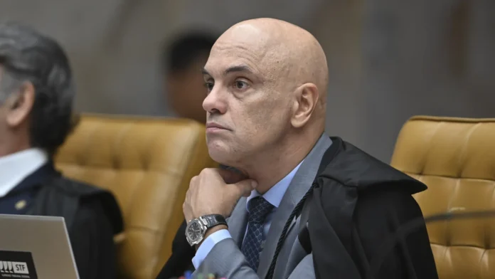 moraes-tira-da-cadeia-mais-5-reus-do-8/1-apos-domiciliar-a-mulher-que-pichou-estatua