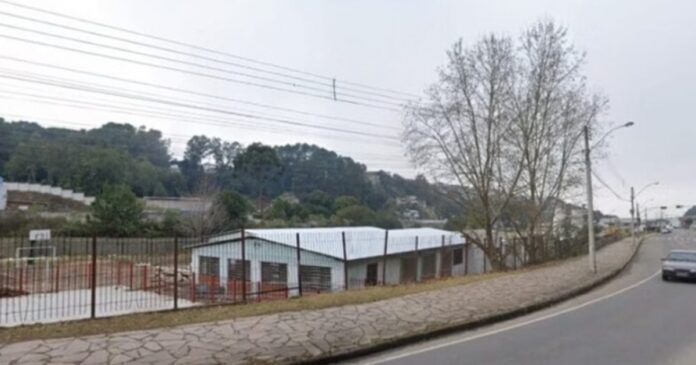 alunos-esfaqueiam-professora-e-quebram-cameras-de-seguranca-antes-do-crime-no-rio-grande-do-sul