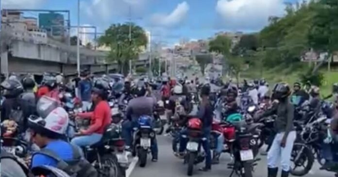 durante-manifestacao,-motociclistas-agridem-agentes-da-transalvador-no-vale-de-nazare