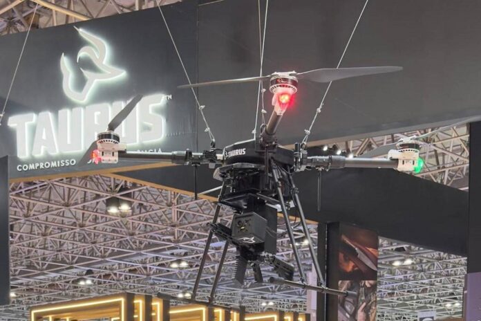 taurus-lanca-drone-militar-capaz-de-levar-fuzil-e-metralhadora