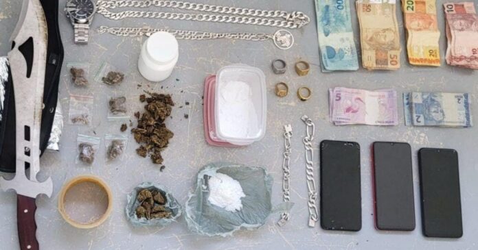 policia-prende-homem-em-acao-contra-trafico-de-drogas-em-luis-eduardo-magalhaes