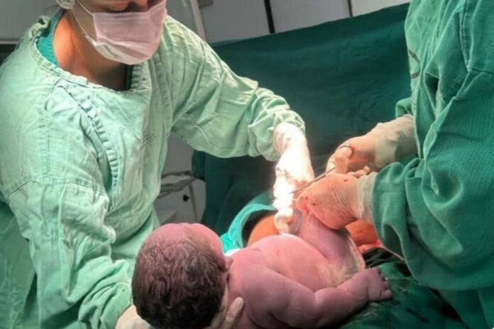 bebe-gigante-quebra-recorde-e-nasce-com-6,2-kg-em-minas-gerais
