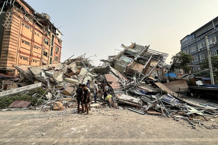 tremor-em-mianmar-ja-resultou-na-morte-de-3.300-pessoas