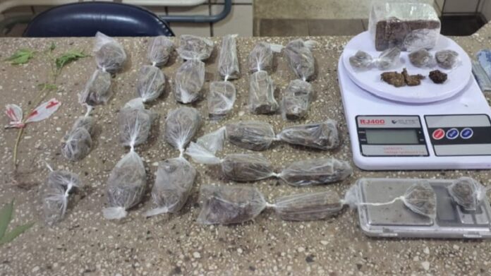 policia-militar-apreende-adolescente-com-drogas-em-teixeira-de-freitas