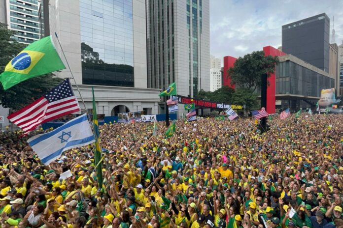 drone-sobrevoa-ato-bolsonarista-por-anistia-na-paulista.-veja-imagens