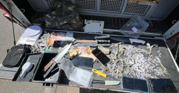 pm-apreende-drogas,-armas-e-cameras-ilegais-no-engenho-velho-de-brotas