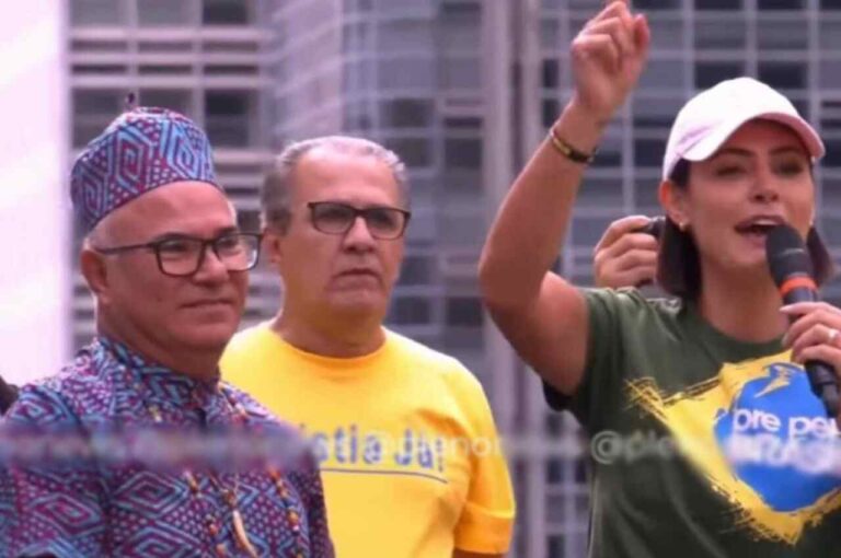 evangelicos-que-criticaram-kleber-lucas,-agora-aplaudem-uniao-de-pai-de-santo-e-pastores