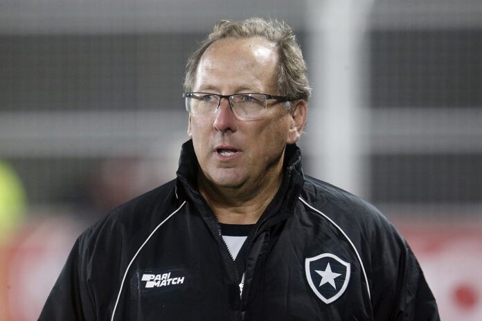 dono-do-botafogo-e-do-lyon,-textor-ironiza-jogo-com-psg-no-mundial:-‘um-pequeno-time-de-paris’