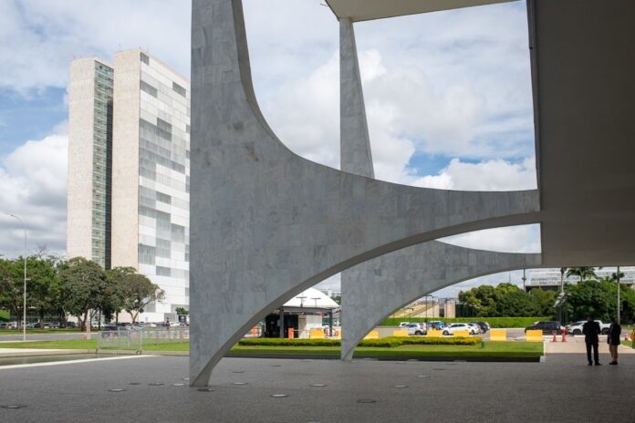 oposicao-tenta-emplacar-anistia,-mas-governo-quer-pec-da-seguranca