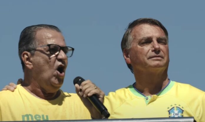 bolsonaro-faz-de-malafaia-seu-boneco-para-atacar-os-militares