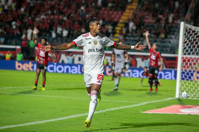 filipe-luis-valoriza-vitoria-do-flamengo,-mas-cobra-evolucao-da-equipe