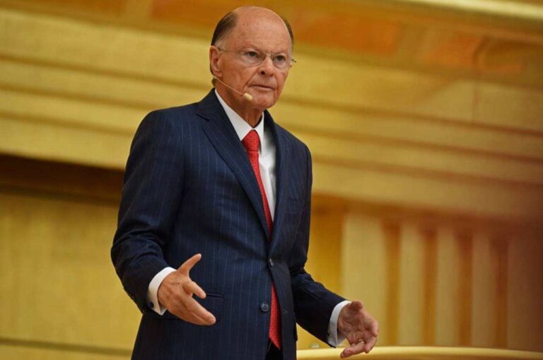 com-um-patrimonio-de-us$-1,8-bilhao,-macedo-e-o-televangelista-mais-rico-do-mundo,-diz-site