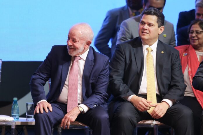 com-apoio-de-alcolumbre,-uniao-pede-a-gleisi-para-manter-ministerio