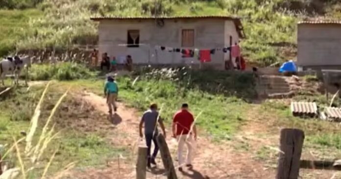 moradores-relatam-falta-de-energia-eletrica-ha-18-anos-em-localidade-do-sudoeste-baiano