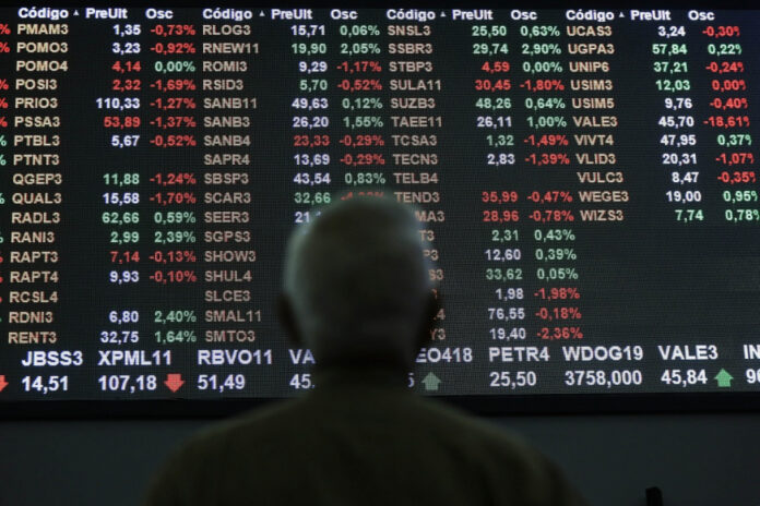 novas-tarifas-de-trump-entram-em-vigor-nesta-quarta-e-provocam-outro-dia-de-queda-nas-bolsas