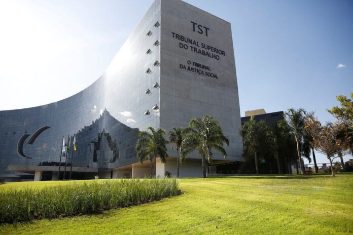tst-triplica-indenizacao-a-condenada-por-assedio-contra-homossexuais