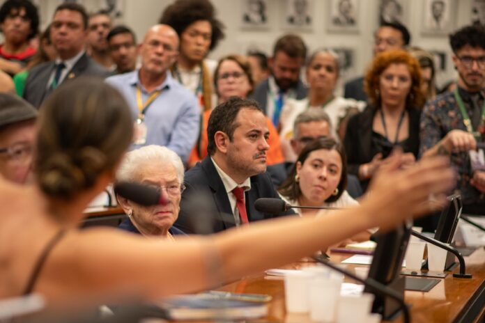 conselho-de-etica-aprova-cassacao-de-glauber-braga-por-13-a-5.-video
