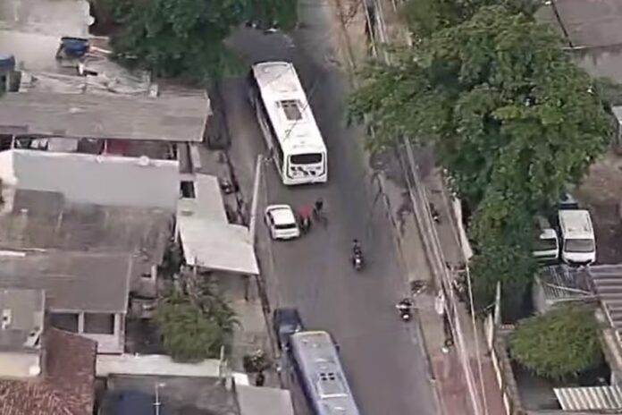 onibus-sao-sequestrados-e-usados-como-barricadas-no-rio-de-janeiro